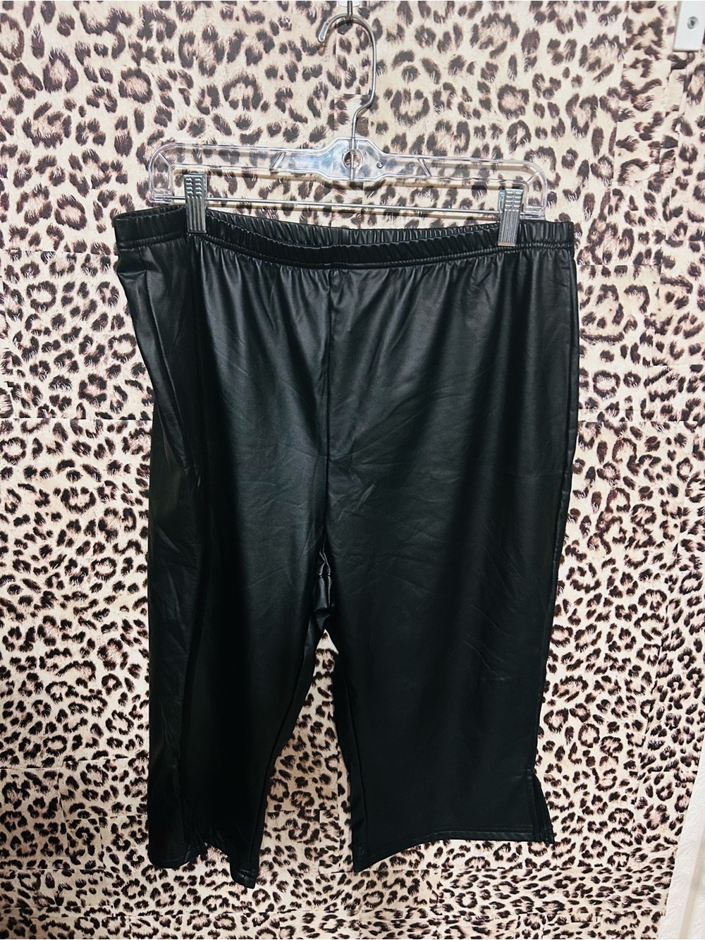 SHEIN Faux Leather Capri Leggings